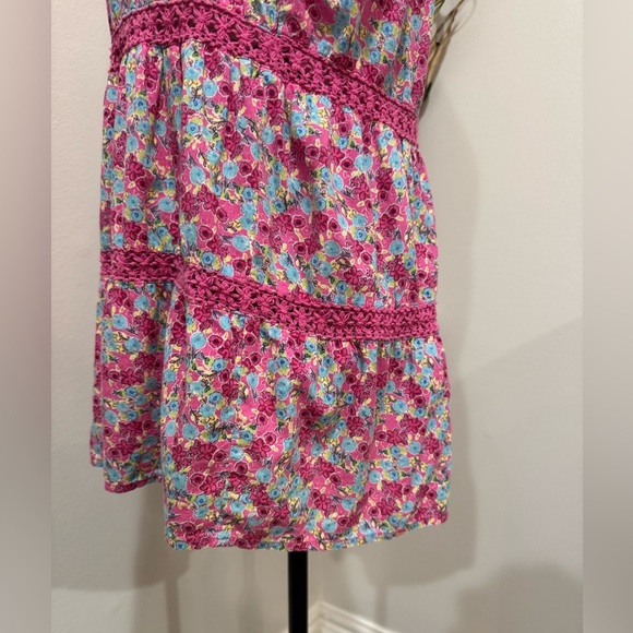 Bandolino Pink Crochet laced Colorful Stylish Sleeveless Floral top size Medium - Picture 7 of 8
